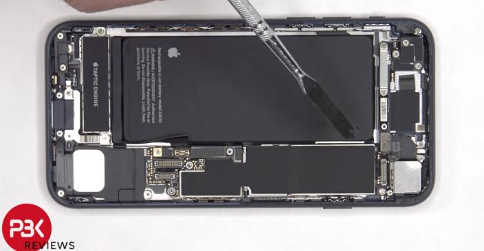 iPhone SE 3 拆机：电池容量揭晓、屏幕面板设计也有改变