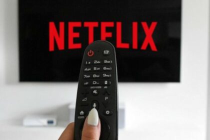 Netflix今年内推出广告版及向「共享帐户者」收费