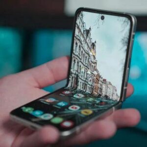 三星折叠屏手机Galaxy Z Flip 4 硬件曝光:6.7寸内屏/2.1寸外屏/骁龙8+ Gen1芯片