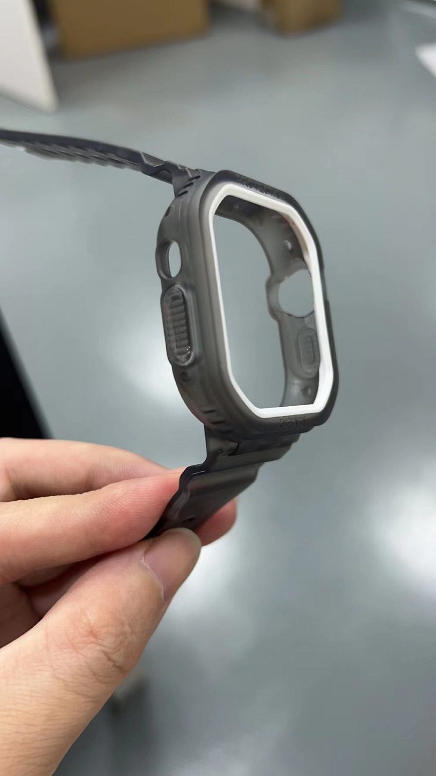 大量Apple Watch 8 Pro外型图片曝光：多了一个实体按键