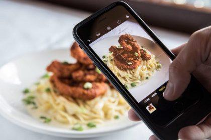 未来 iPhone 可通过咀嚼声和拍摄食物分析卡路里