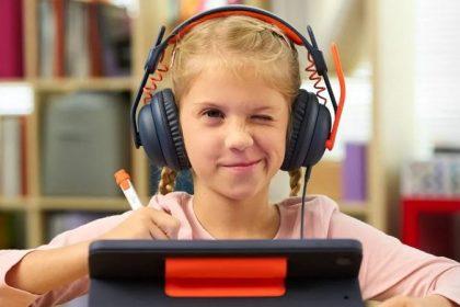 罗技推出专为学生而设计的 Zone Learn 耳机