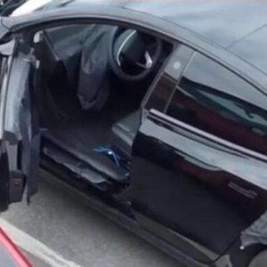 特斯拉 Model 3 改款新车照片曝光,内装疑似采用新的方向盘