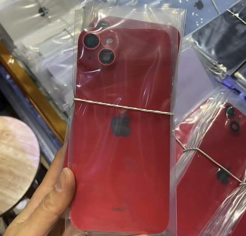 华强北悄悄开卖 iPhone 15 系列多色玻璃后盖