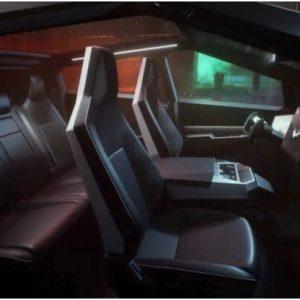 特斯拉 Cybertruck 座舱内饰曝光,搭载新款Yoke方向盘