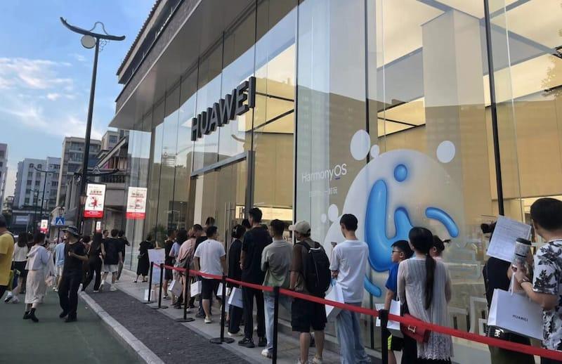 华为 Mate 60 Pro 各地现抢购潮：即将上市的 iPhone 15 有压力吗？