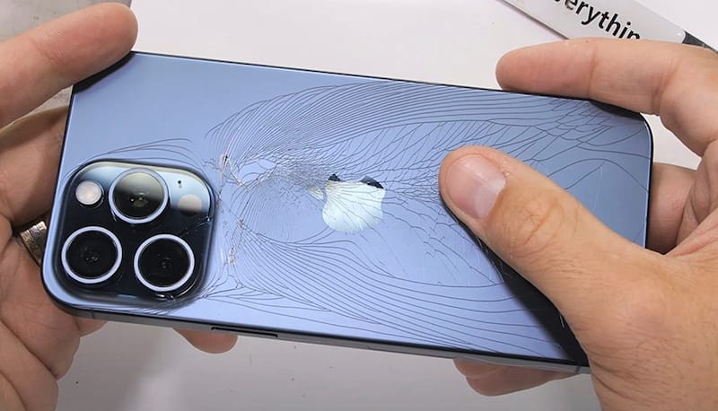 iPhone 15 Pro Max 暴力测试视频：钛金属的优点和缺点