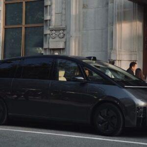 理想MEGA纯电动MPV实车曝光：外形酷似高铁