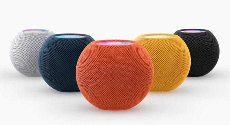 一直以来，HomePod 串流音乐支持主要是 Apple Music，不过从今天开始 YouTube Music 正式可以支持 HomePod 了！YouTube Music 用户可通过 Siri 的指令在 HomePod 播放音乐。这一大步，不仅为 Google 的 YouTube Music 带来更多的用户，同时也让 Apple 的 HomePod 平台更加多元化。

Apple 在 2020 年就对 HomePod 开放了第三方音乐服务，以提供消费者更多的选择。经过三年的等待，YouTube Music 终于入列这个名单。Google 上周五通过 Reddit 的贴文低调宣布，这项支持已经被添加到 YouTube Music，并且对所有的 YouTube Premium 和 Music Premium 用户开放。

要使用这项功能，用户必须首先开启YouTube Music的最新版本，然后进入「设置」，接着点选「已连接的应用程序」，最后选择「与HomePod连接」。设置完成后，用户可以使用像「嘿Siri，在YouTube Music上播放音乐」这样的指令。

此外，用户还可以在「家庭」应用程序中将 YouTube Music 设定为预设的音乐提供商。操作方法是选择「设定」，点选自己的使用者名称，再点选「预设服务」，然后选择 YouTube Music。

这样做的好处是，在发出 Siri 指令时，可以省去特别指定「在 YouTube Music」，因为 Siri 会自动优先考虑 YouTube Music 的结果。

目前，能与HomePod进行整合的音乐串流服务名单相对较少，包括Pandora、Tidal、Deezer，因此YouTube Music的加入，无疑对HomePod来说是重要的一刻！