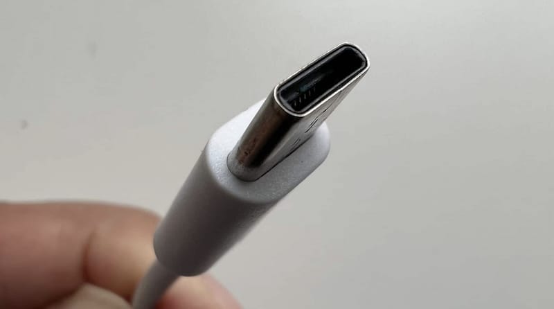 iPhone 15 的 USB-C 接口可以连接什么（附实测功能）