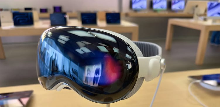 苹果或推出廉价版"Apple Vision"头显，外接iPhone/Mac使用