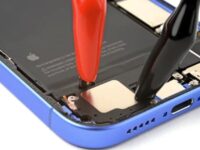 iFixit推出iPhone 16电池更换神器VoltClip，自己动手换电池