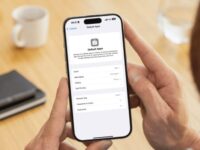 iOS 18.2 引入默认程序设置功能，能够更换默认信息和通话应用