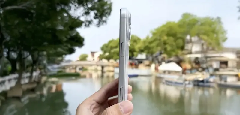 iPhone 17 Pro Max最新视频曝光：更厚更重的设计